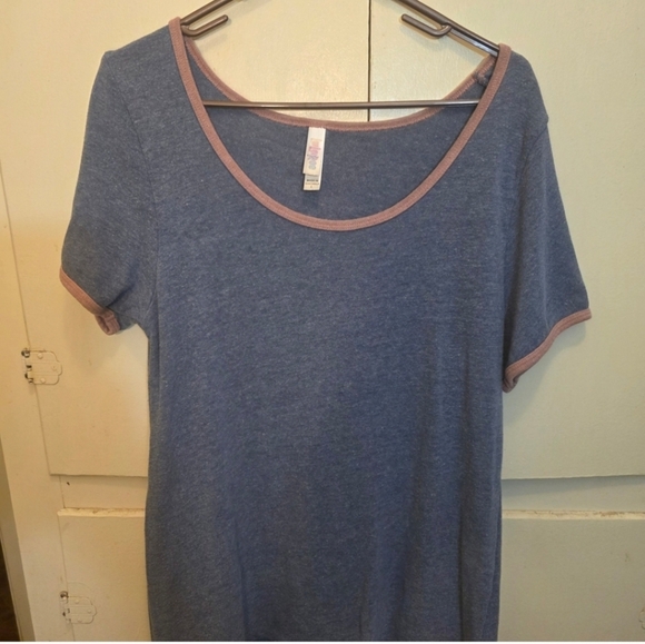 LuLaRoe Tee Size Large - Picture 2 of 3